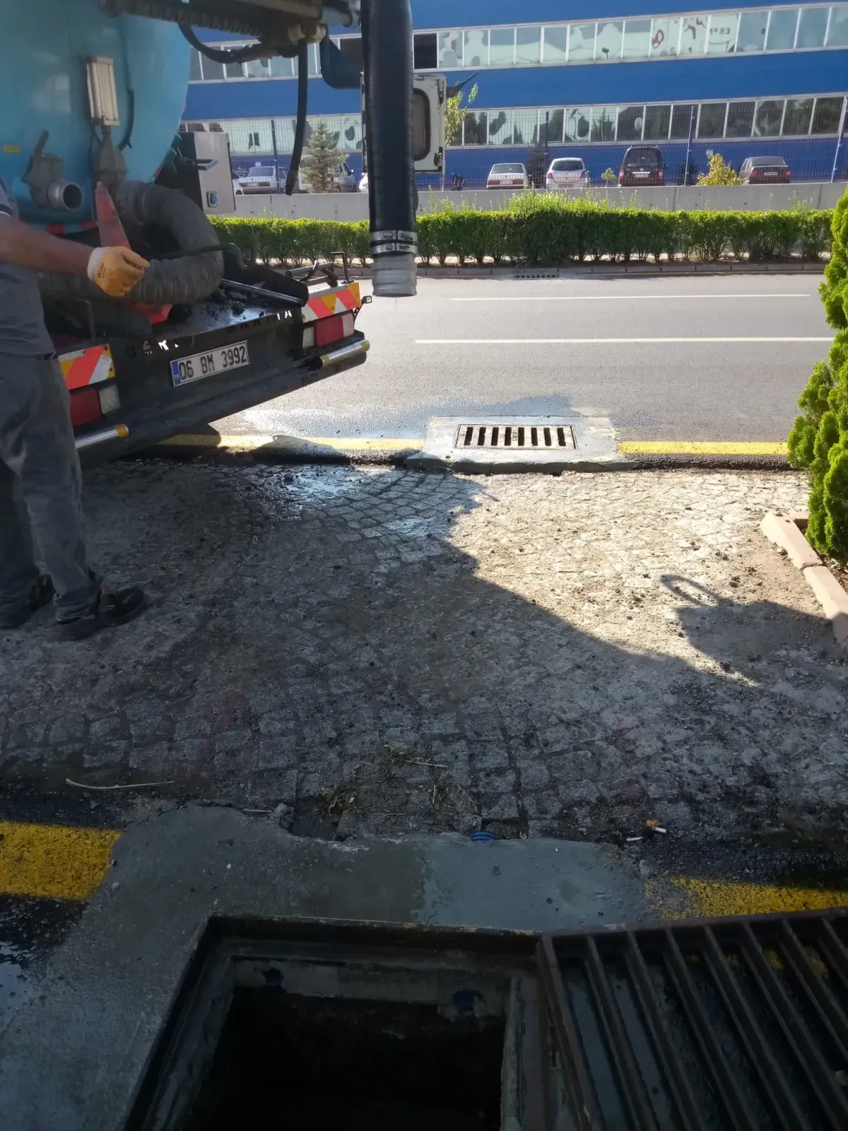 Çankaya kanal açma hizmeti aracı sokakta