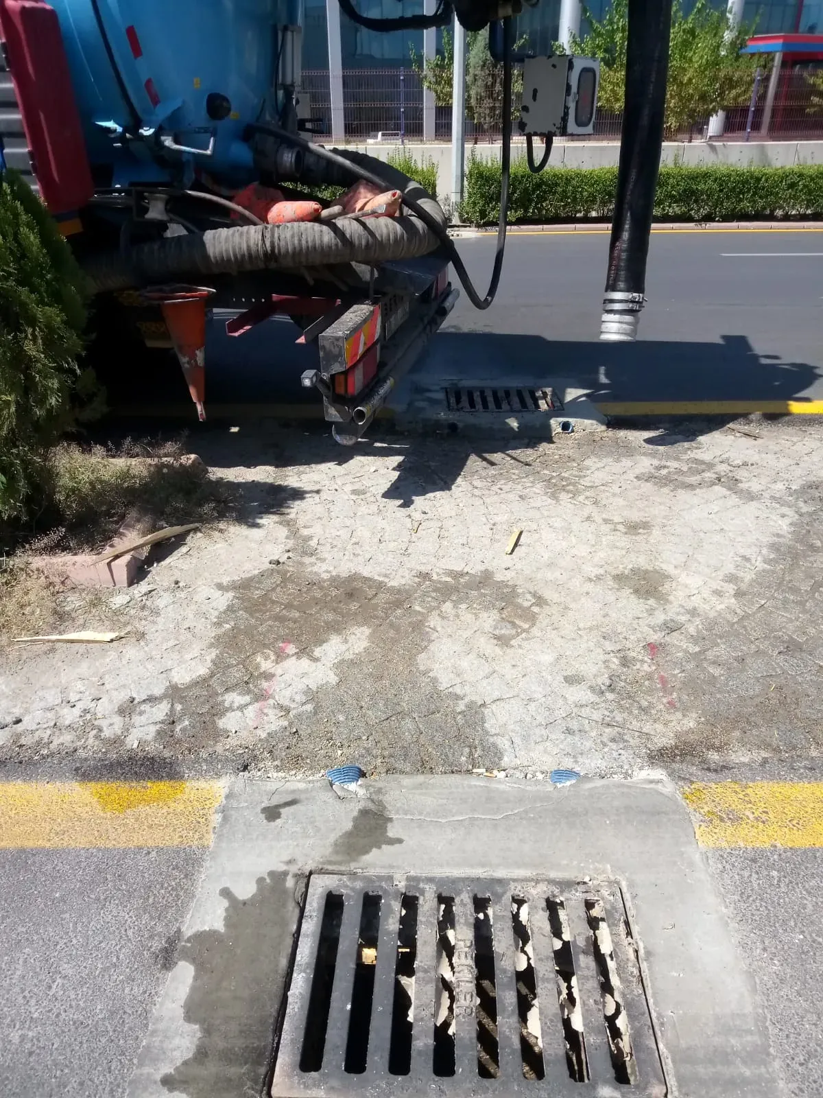 Çankaya kanal açma hizmeti aracı sokakta